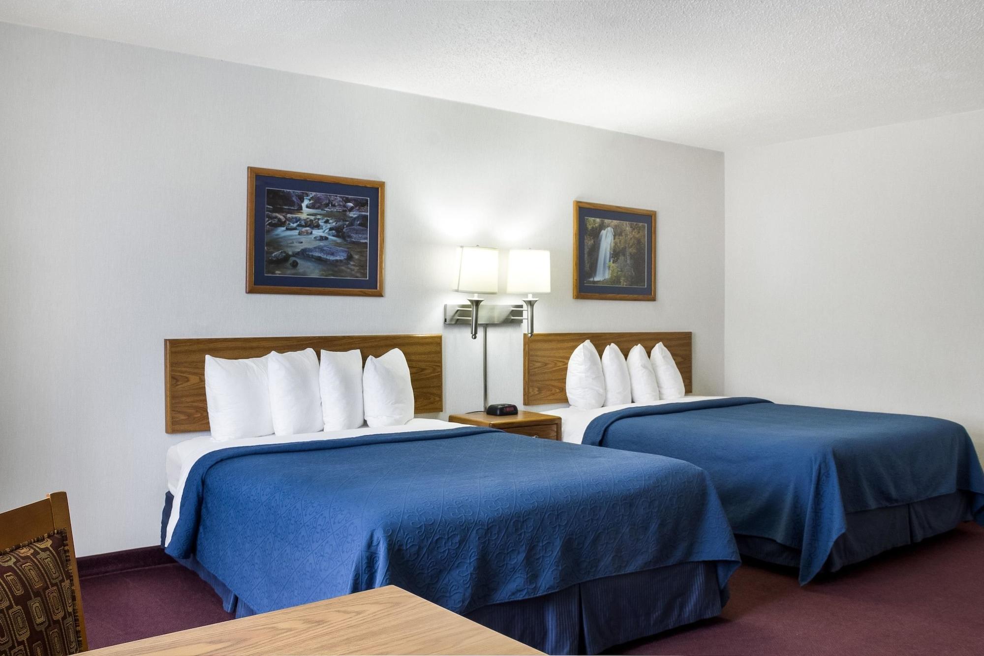 Everspring Inn & Suites Hill City Esterno foto