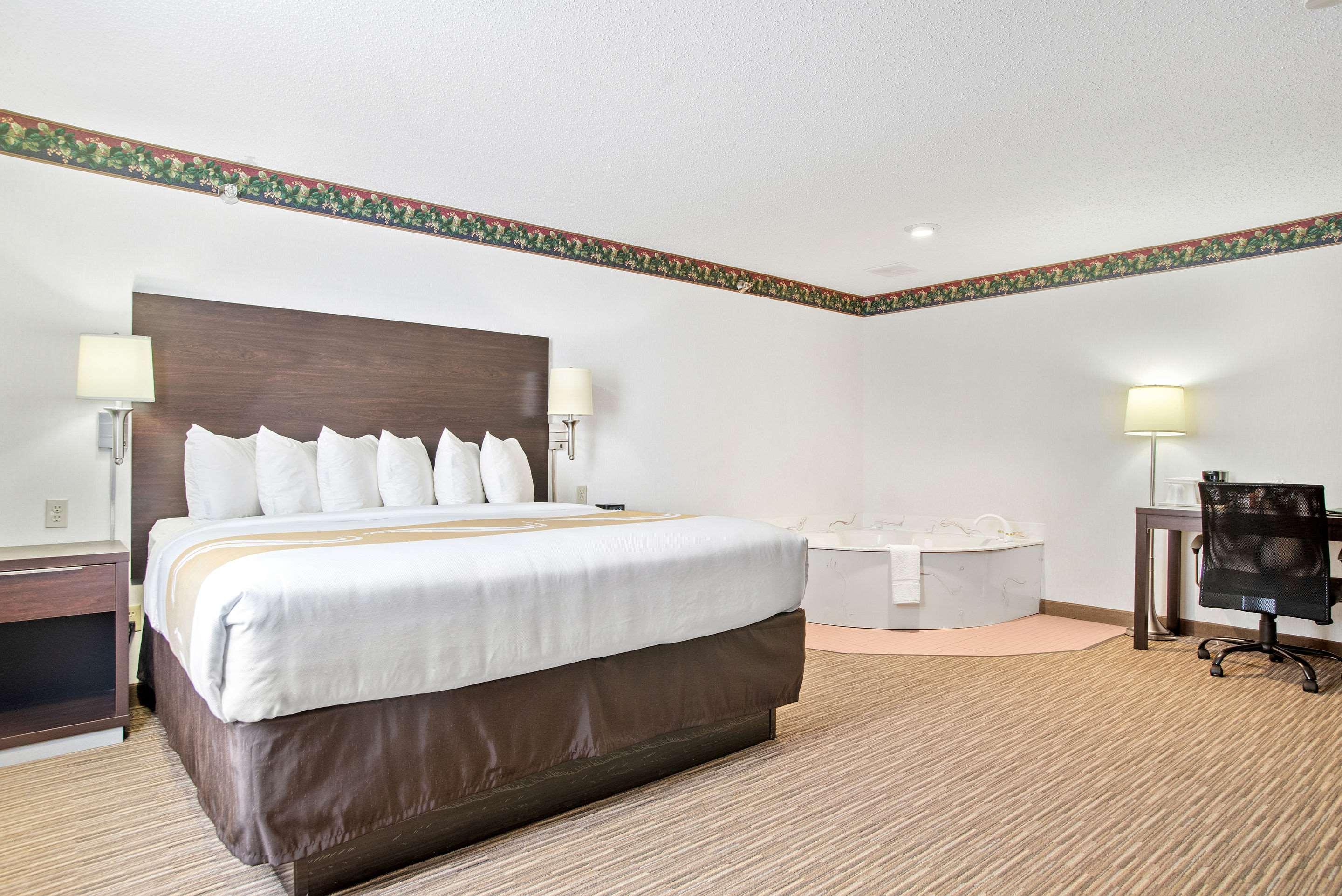 Everspring Inn & Suites Hill City Esterno foto