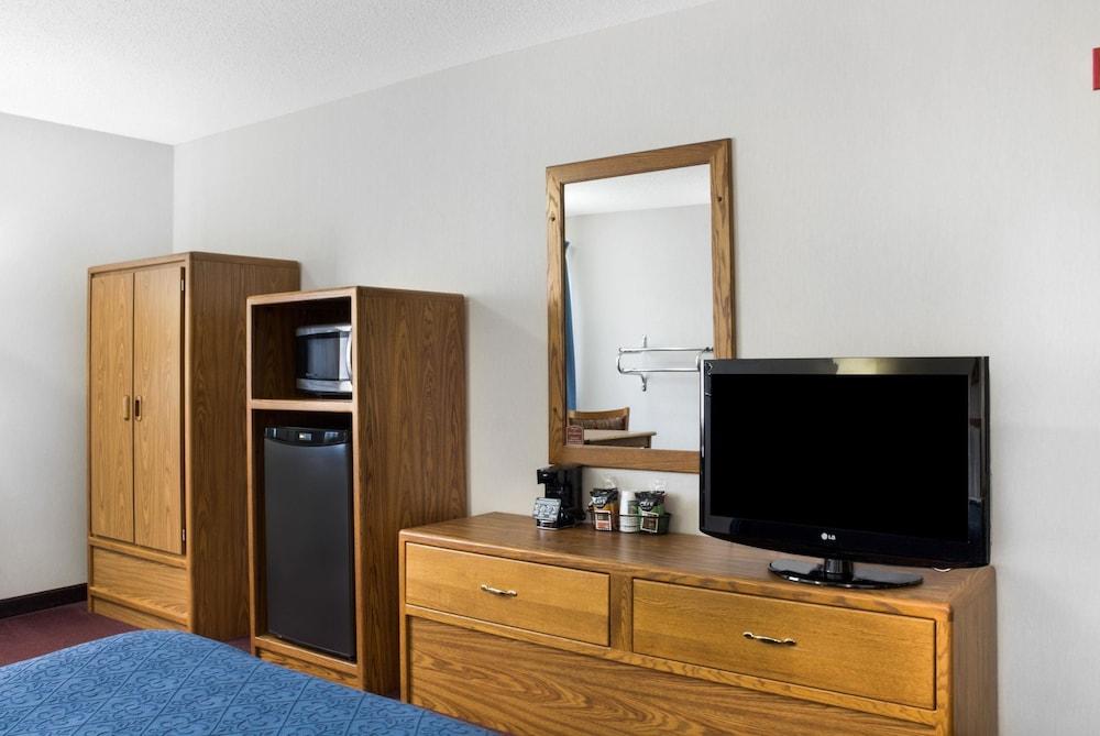 Everspring Inn & Suites Hill City Esterno foto