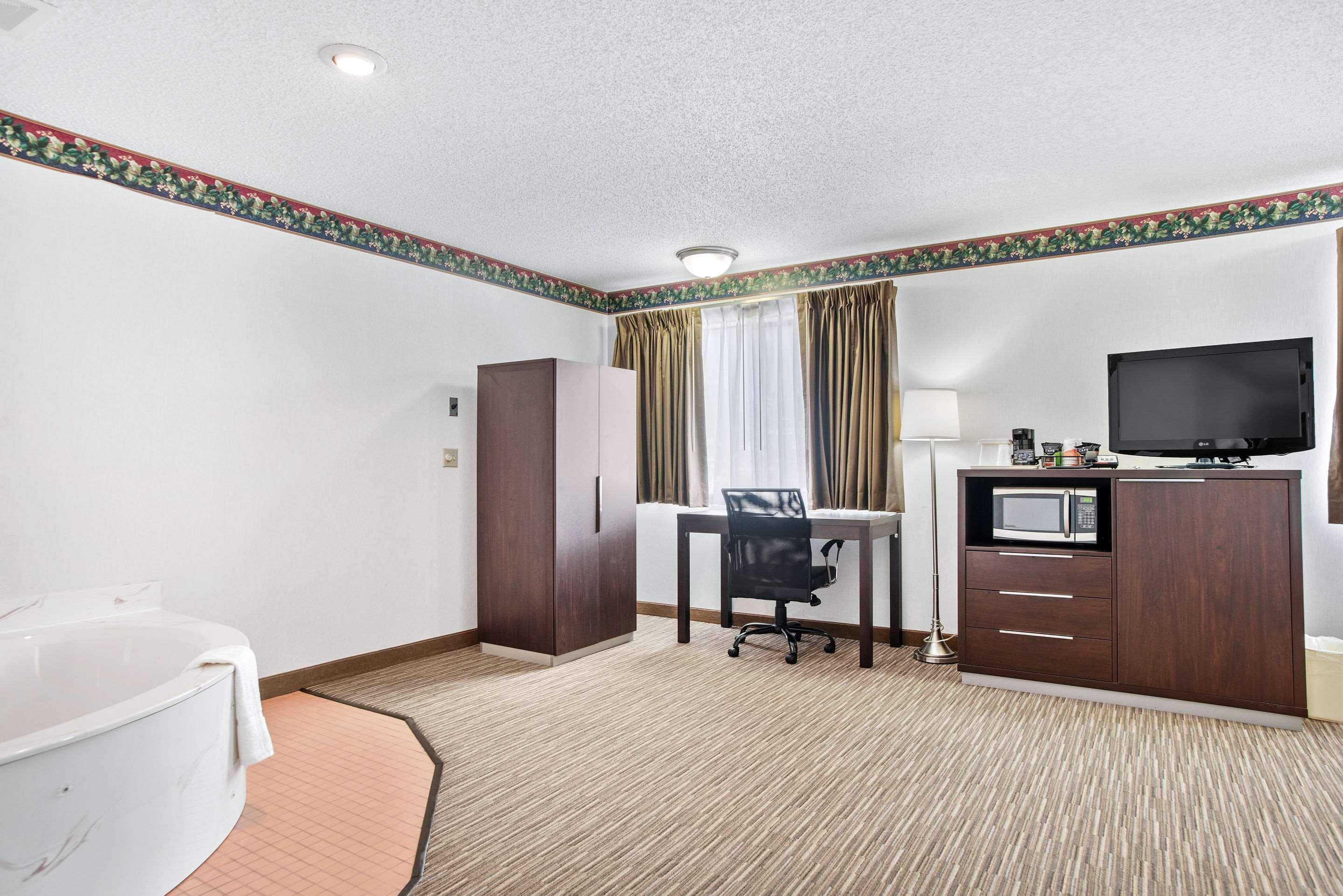 Everspring Inn & Suites Hill City Esterno foto