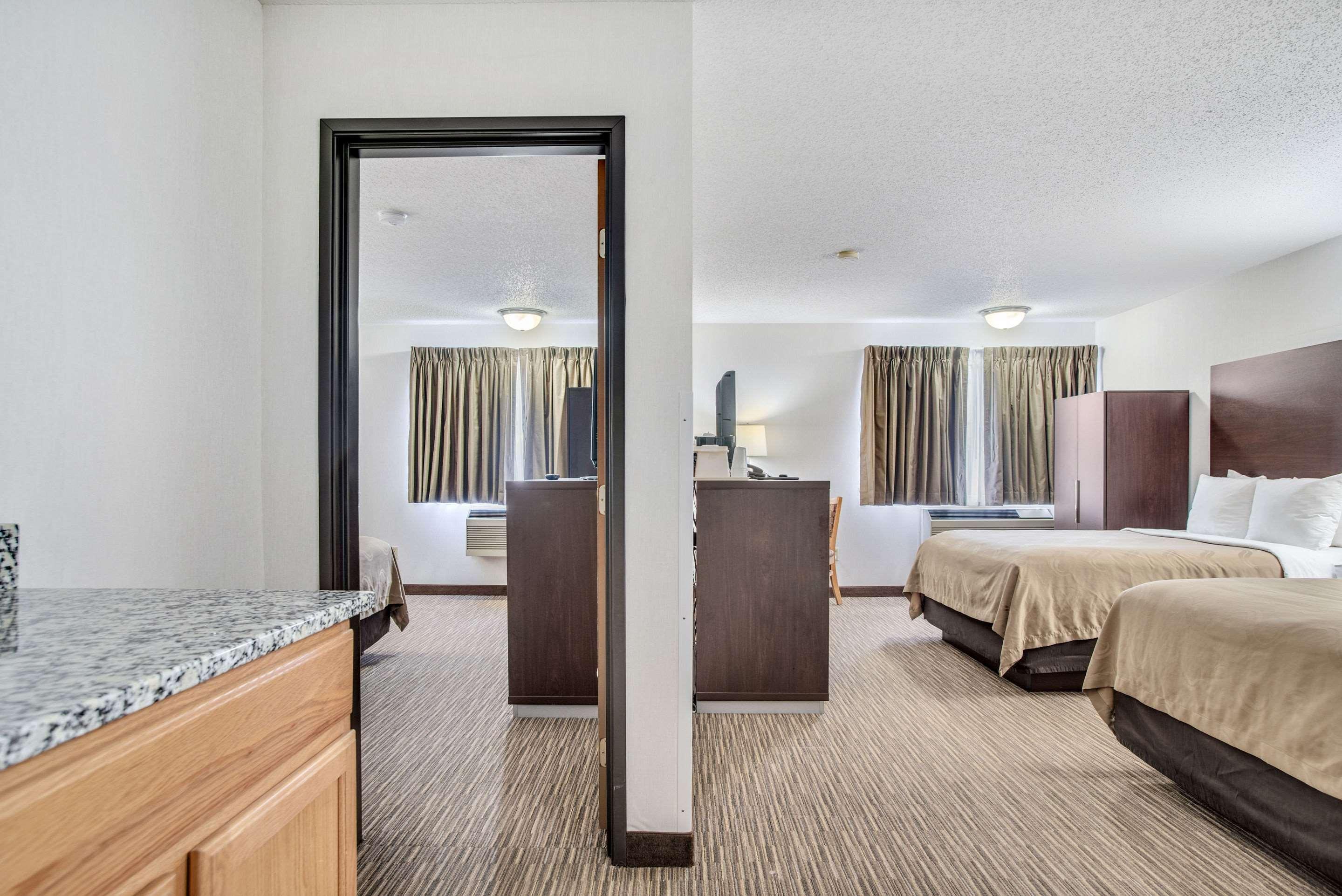 Everspring Inn & Suites Hill City Esterno foto