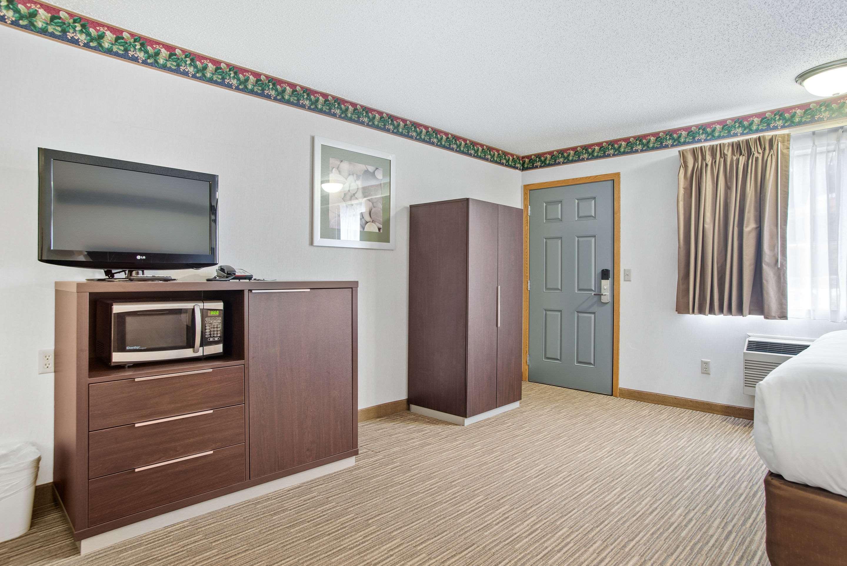 Everspring Inn & Suites Hill City Esterno foto