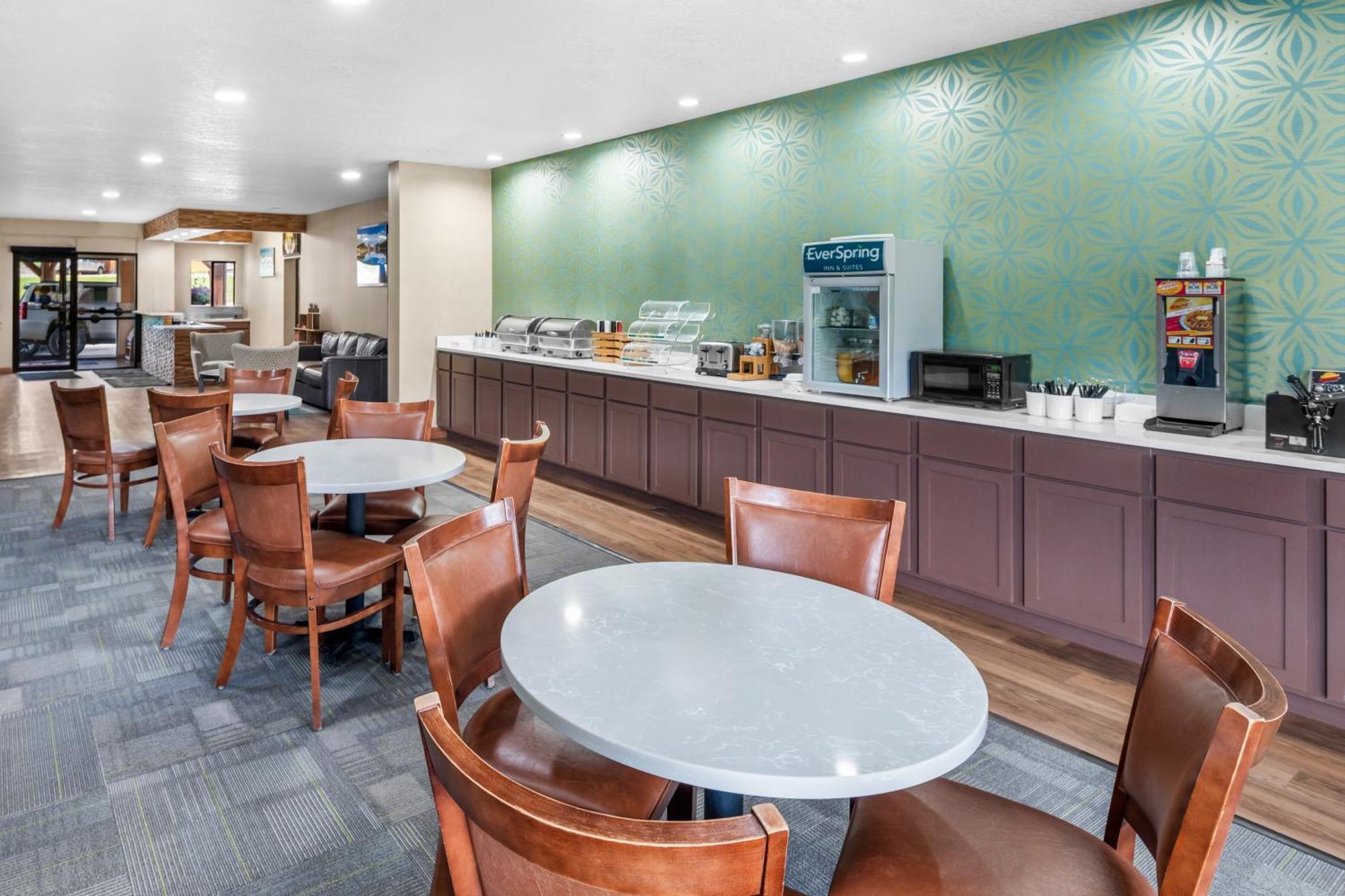 Everspring Inn & Suites Hill City Esterno foto