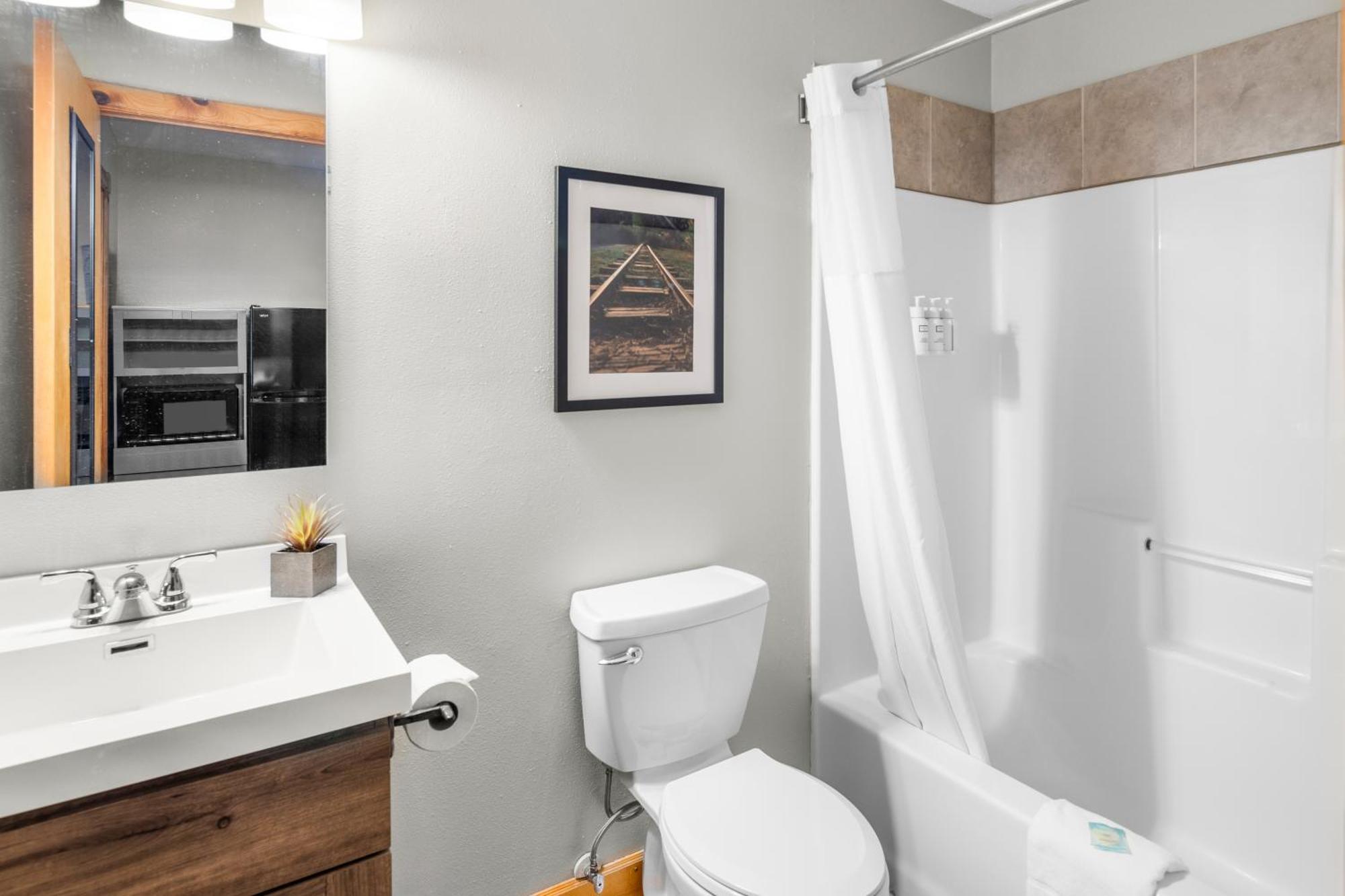 Everspring Inn & Suites Hill City Esterno foto