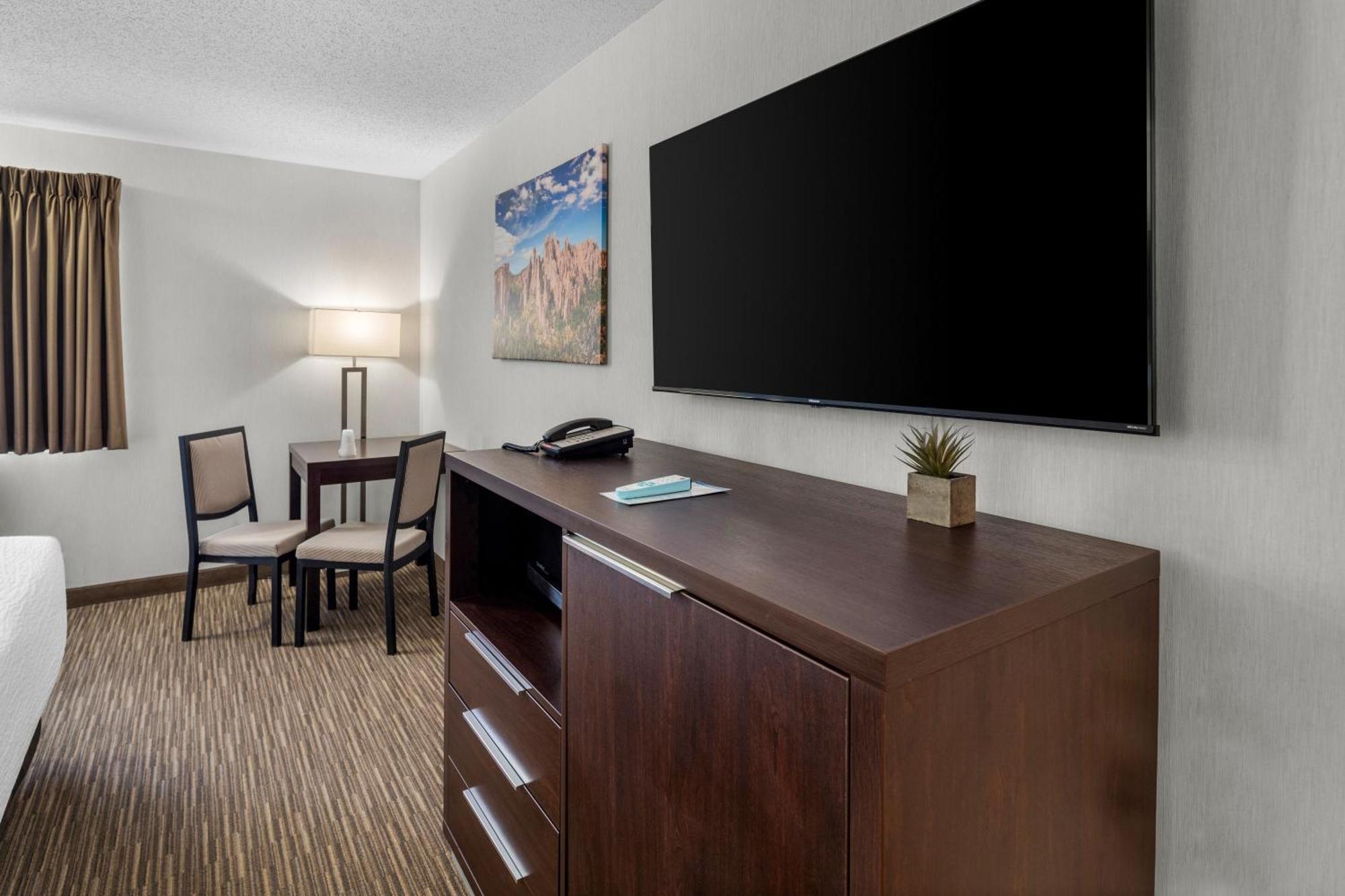 Everspring Inn & Suites Hill City Esterno foto