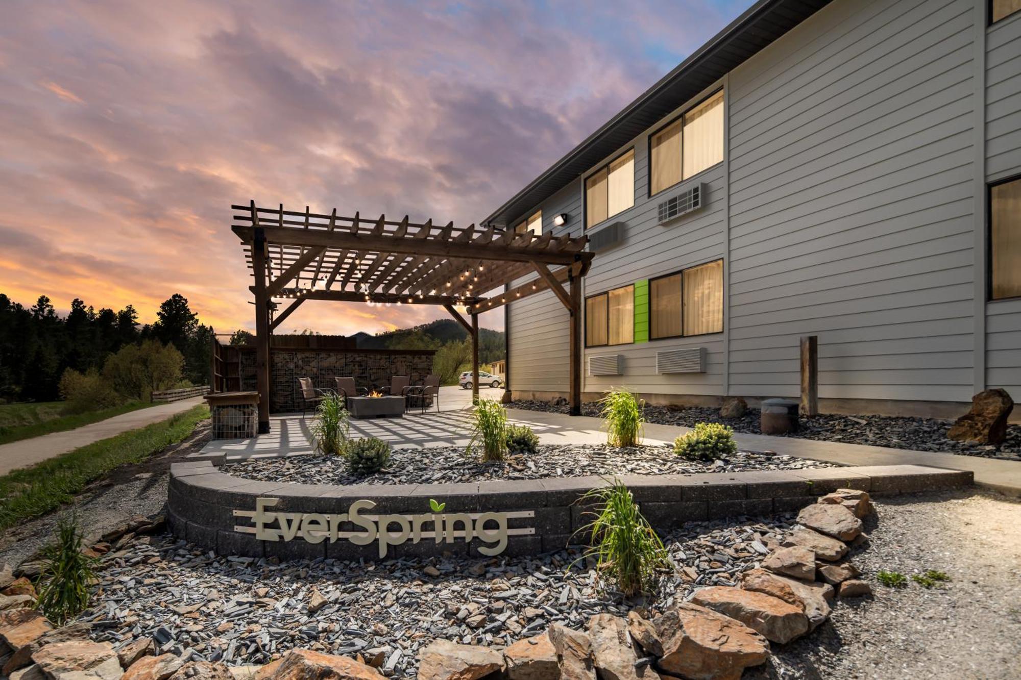 Everspring Inn & Suites Hill City Esterno foto