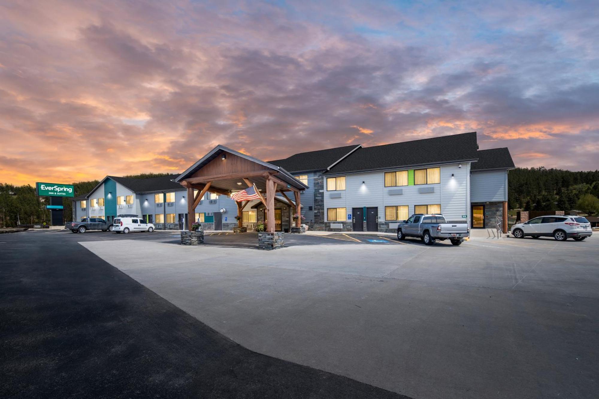Everspring Inn & Suites Hill City Esterno foto