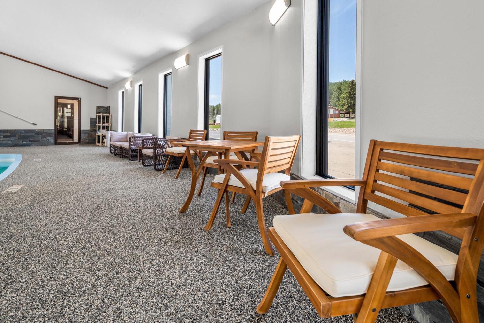 Everspring Inn & Suites Hill City Esterno foto