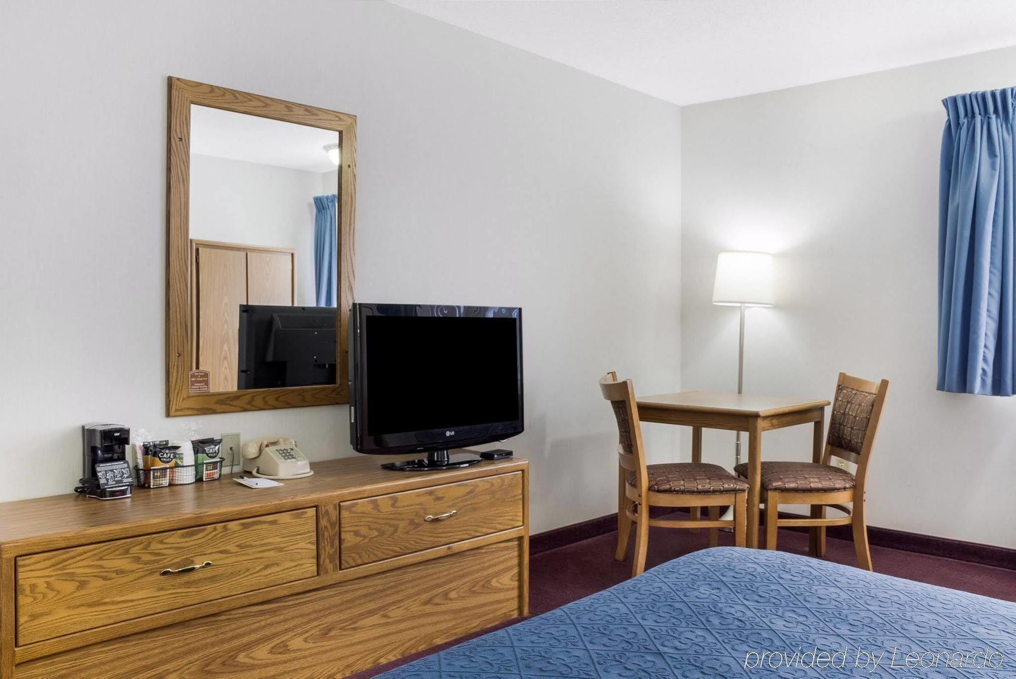 Everspring Inn & Suites Hill City Esterno foto