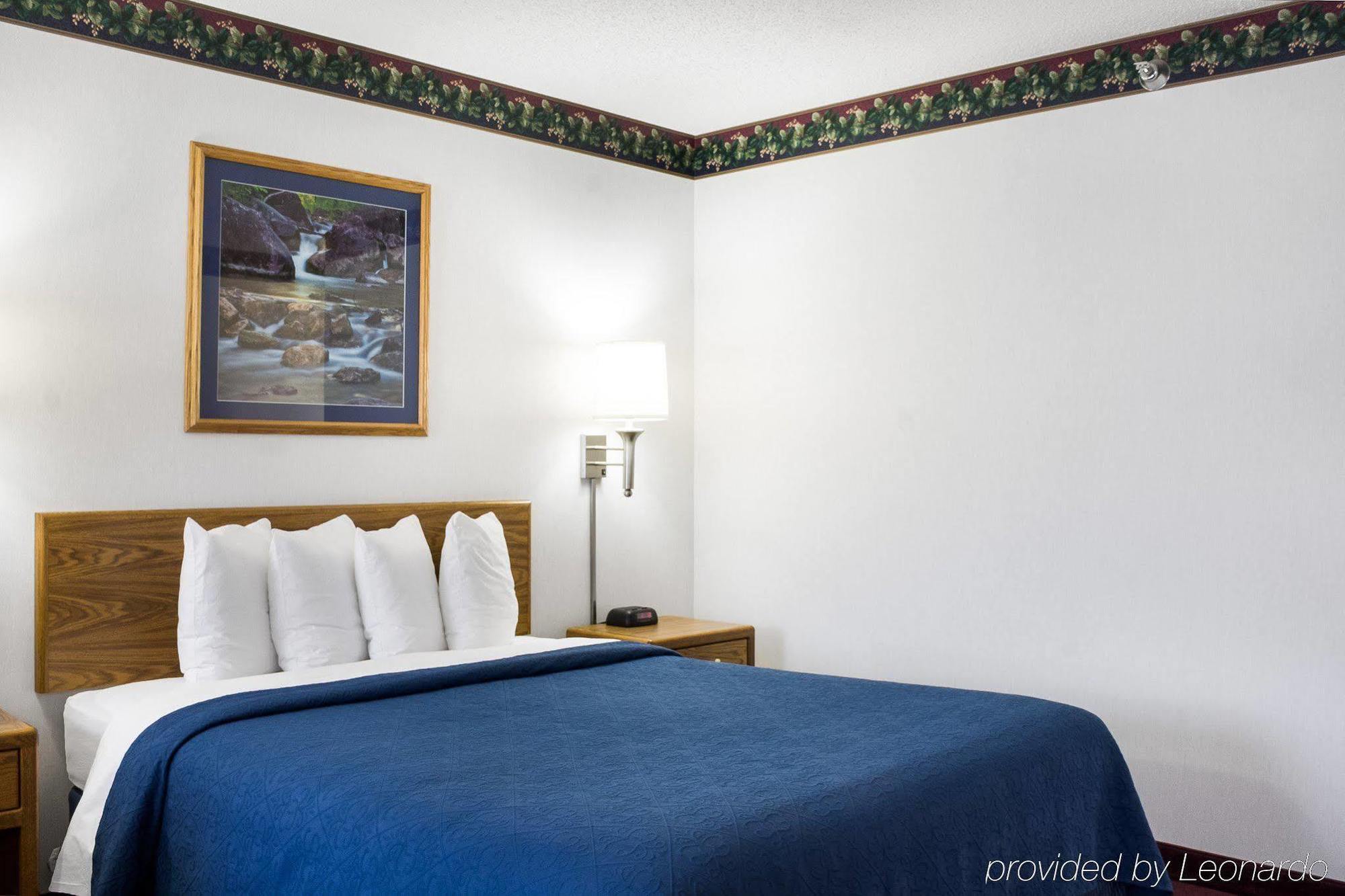 Everspring Inn & Suites Hill City Esterno foto