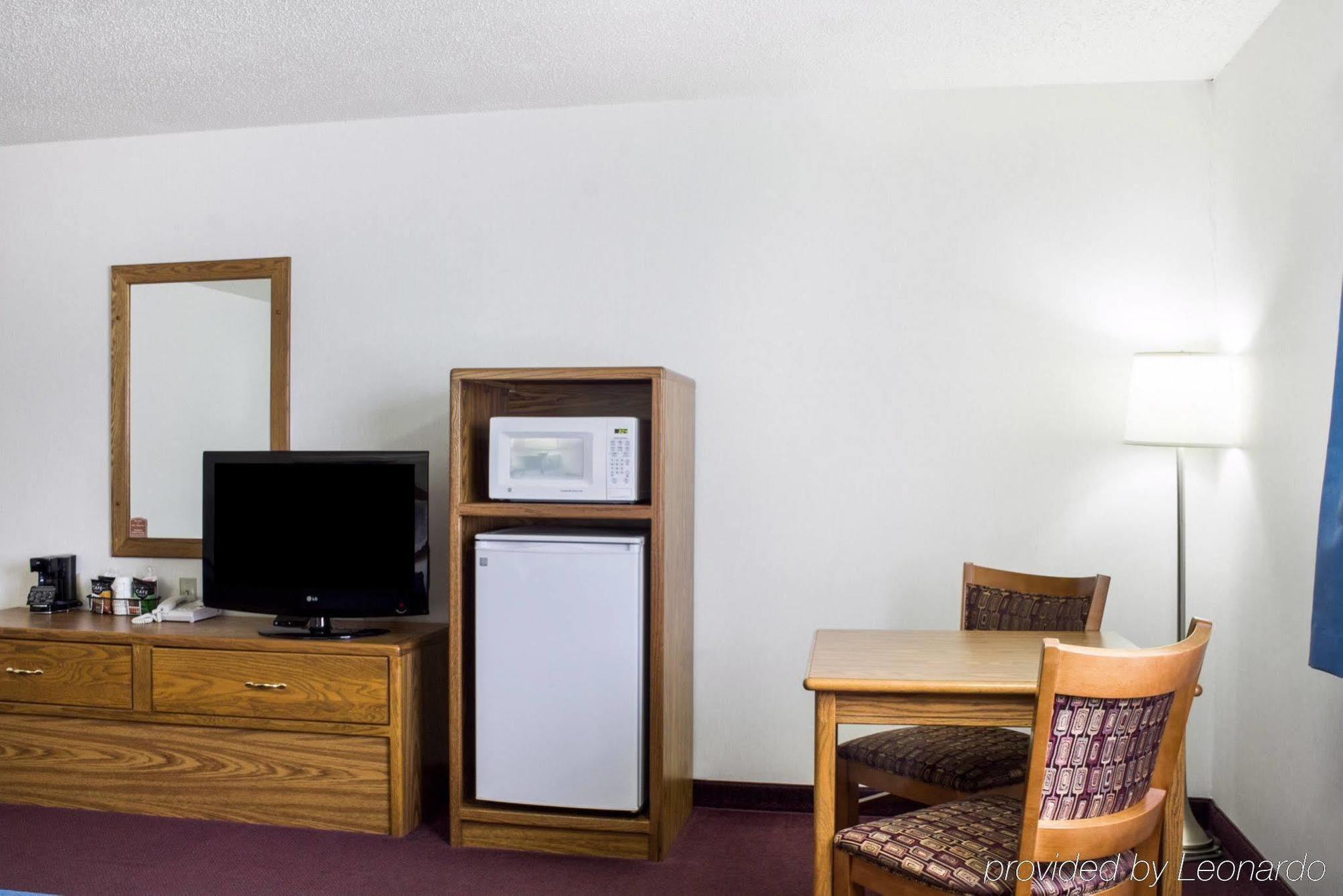 Everspring Inn & Suites Hill City Esterno foto