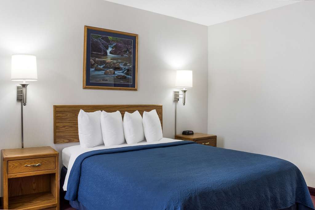 Everspring Inn & Suites Hill City Camera foto